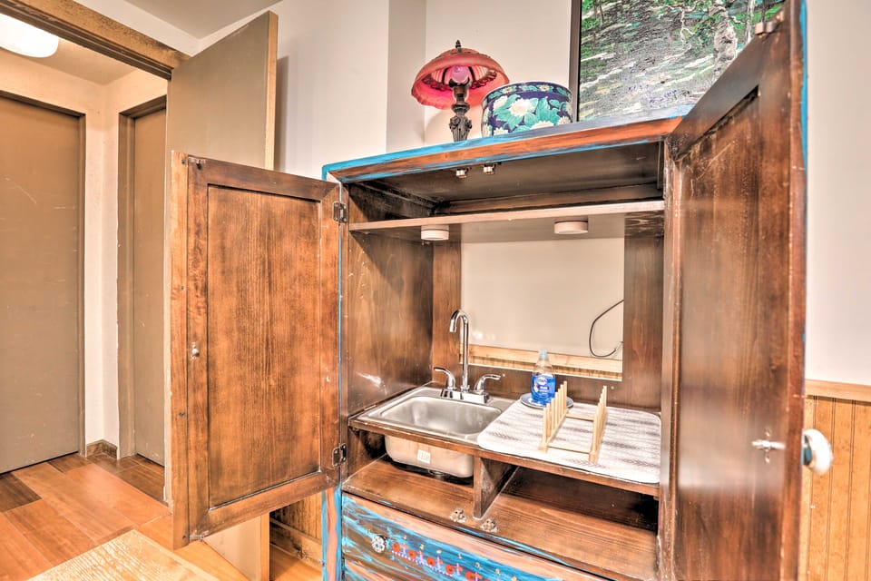 ‘Chicago Creek B & B‘: 1 Mi to Mt Blue Sky! Apartment in Idaho Springs