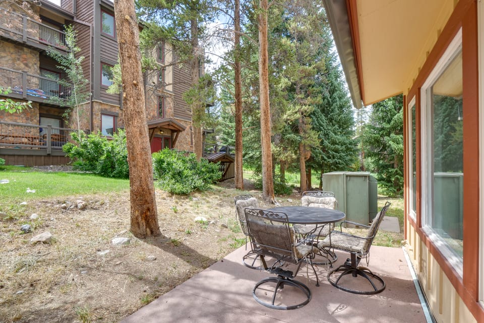 Ski-In Retreat w/ Pool! 2 Blocks to Main St Breck Apartment in Breckenridge