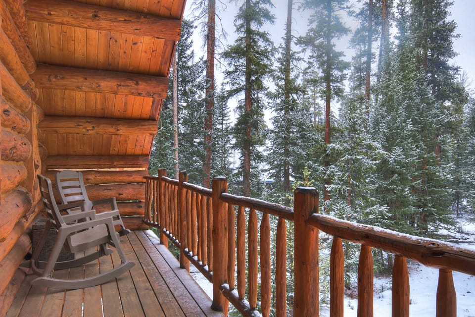 8 Mi to Gondola: Cozy Breckenridge Cabin w/ Deck! House in Summit County