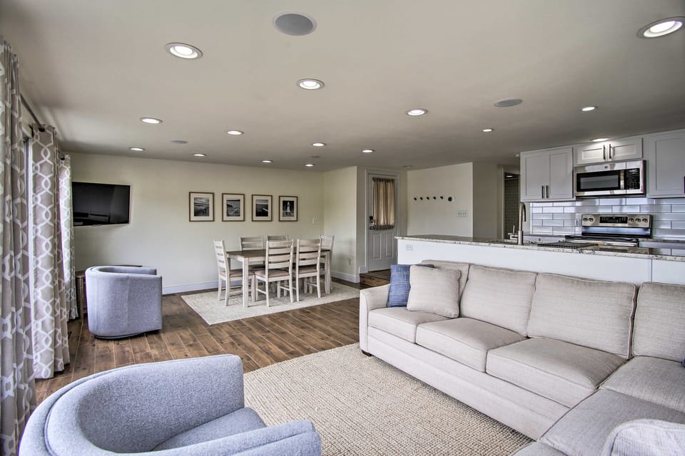 Walk to Boat Ramp! Lakefront Home w/ Deck in Afton Cottage in Cleora