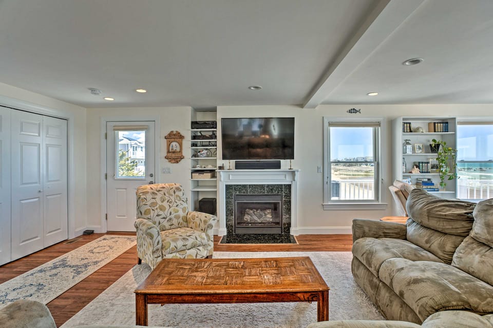 Romantic Retreat on the Sand: Cape Cod Beach House House in Mattapoisett