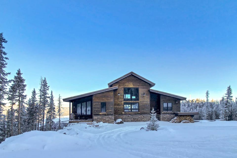 Hot Tub & Mtn Views! Luxury Angel Fire Getaway House in Angel Fire