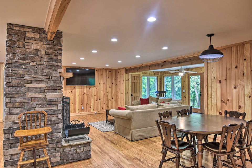 Rustic Sunset Escape on 67 Acres: Outdoor Kitchen House in Pickens County