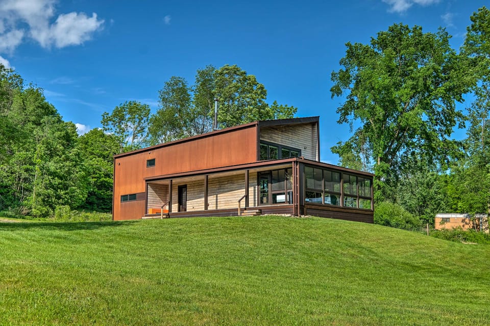 Nature Lovers' Paradise! Luxe Retreat w/ Game Room House in Capital District, NY, USA