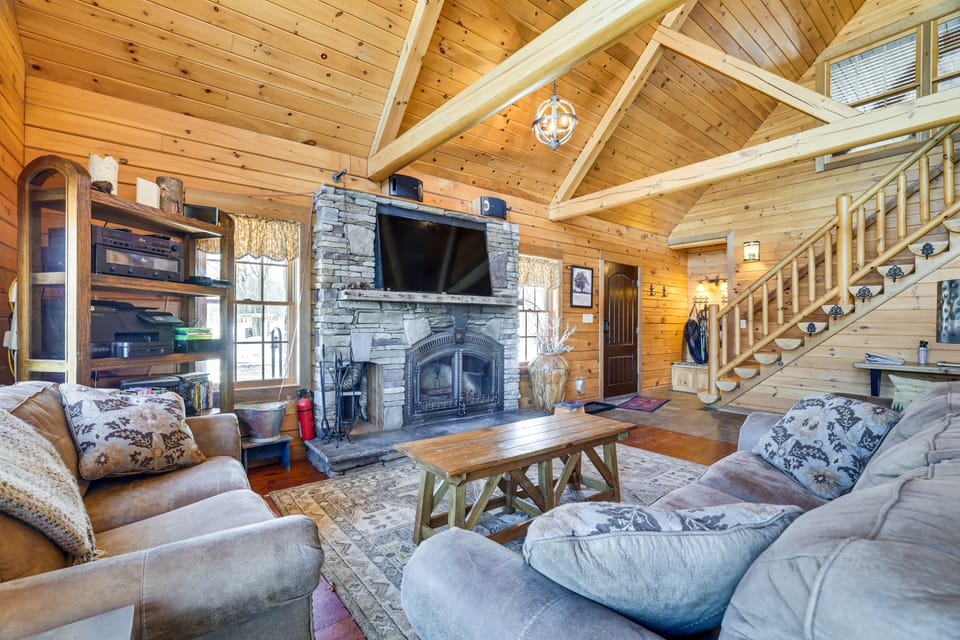 On 242 Acres! Luxury Pocono Retreat w/ Pond House in Pennsylvania