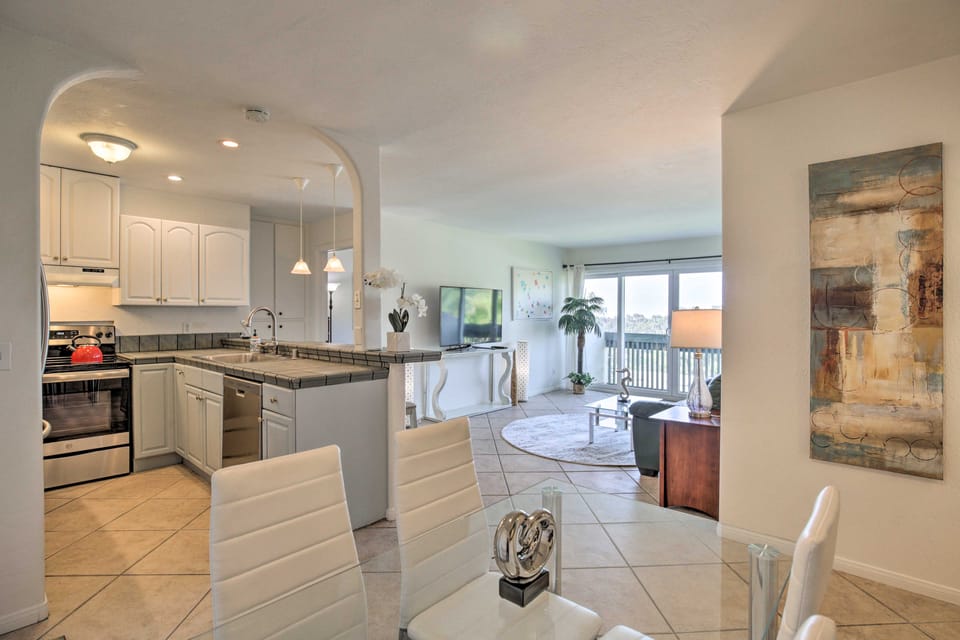 San Diego Condo < 4 Mi to Law Street Beach Apartment in Pacific Beach