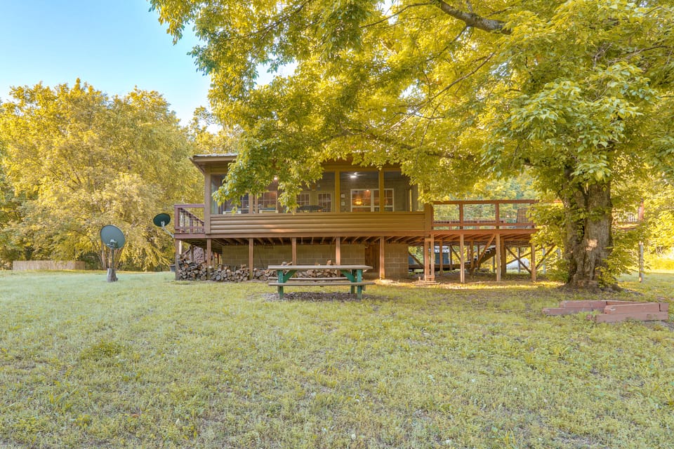 Secluded White River Haven! 4 Mi to Devil's Knob House in Arkansas