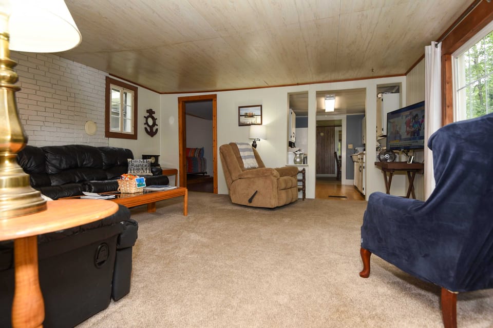 Life on the Lake with Private Dock & Fire Pit! Cottage in Winthrop