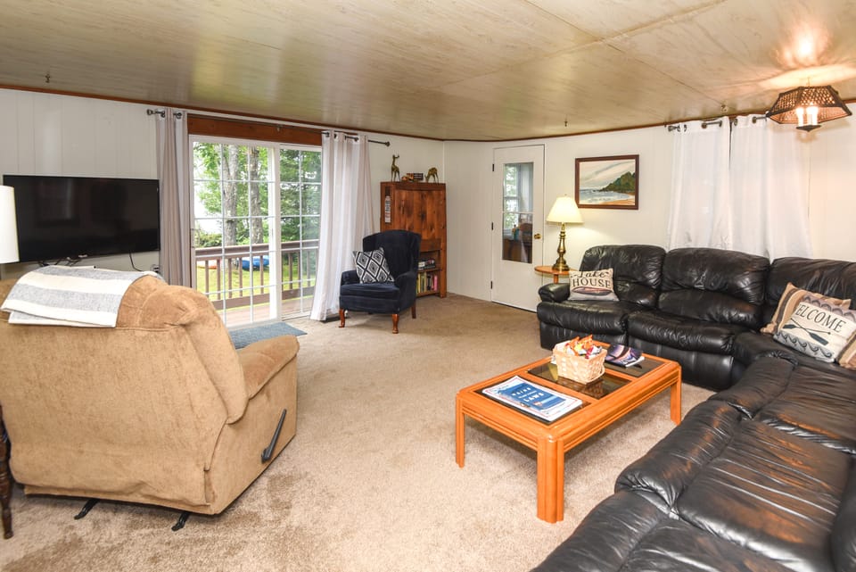 Life on the Lake with Private Dock & Fire Pit! Cottage in Winthrop
