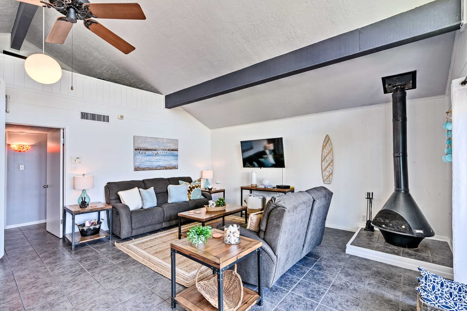 Stroll to Galveston Beach: Home w/ Outdoor Oasis House in Hitchcock