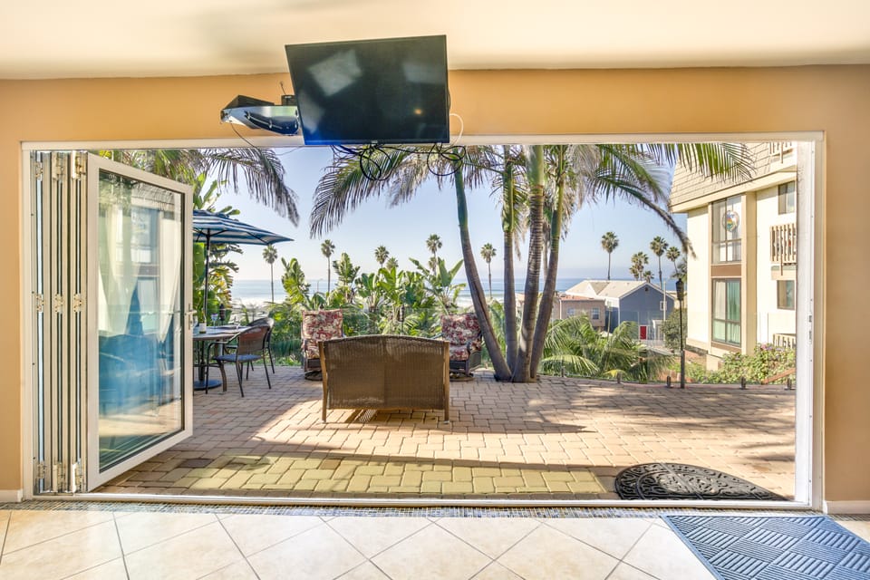 Tropical Oceanside Home w/ Deck, Walk to Beach House in Oceanside