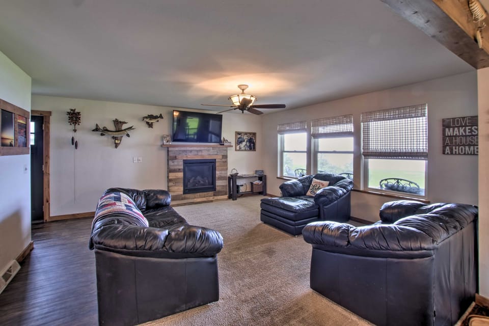 Bright Shawano Lake Oasis - Walk to Boat Launch! House in Wisconsin