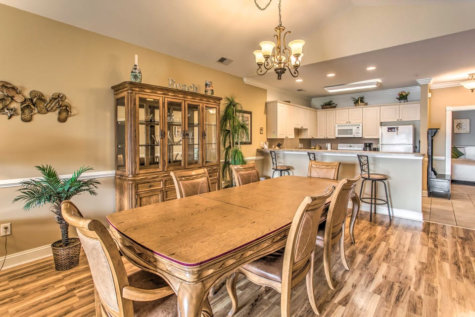 3 Mi to Beach & Golf: Resort Condo in Myrtle Beach Apartment in Myrtle Beach