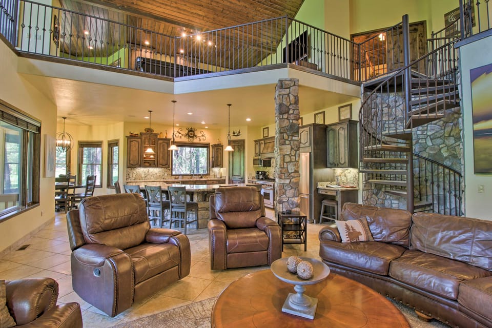 Centrally Located: Lavish Pinetop Paradise! House in Arizona
