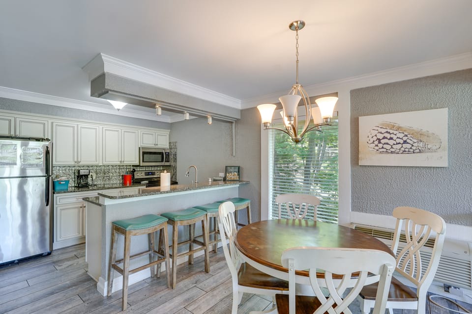 Private Dock & Resort Access: Margaritaville Cabin House in Lake of the Ozarks