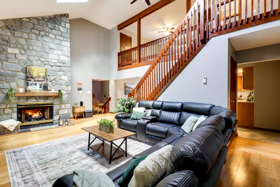 Lake Access & Private Hot Tub at Poconos Home! House in Kidder Township