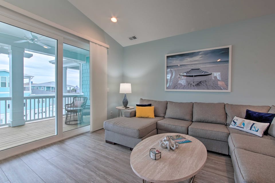 Luxury Townhouse w/ Ocean Views - Walk to Ocean! Apartment in Kure Beach