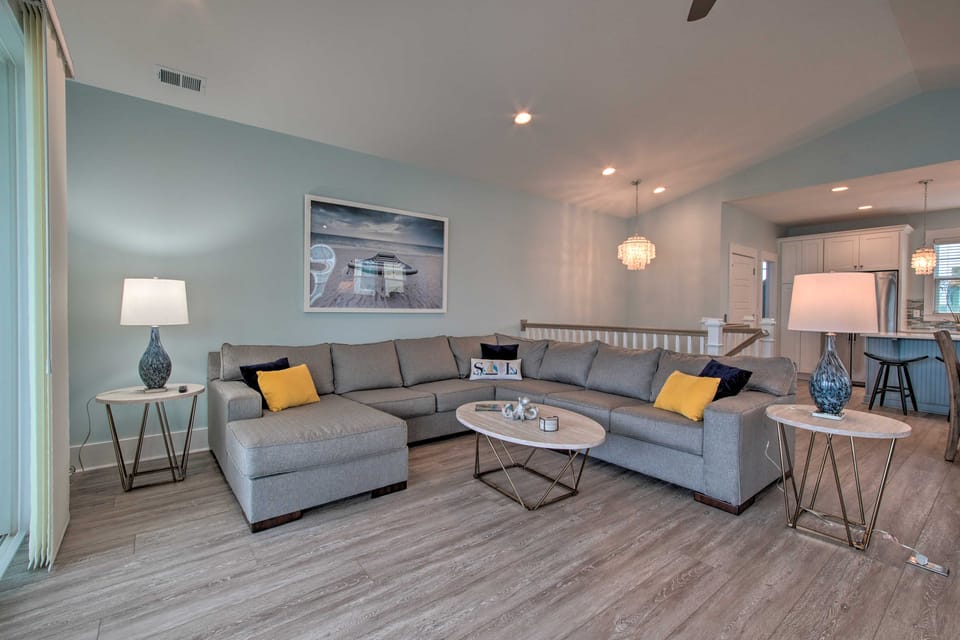 Luxury Townhouse w/ Ocean Views - Walk to Ocean! Apartment in Kure Beach