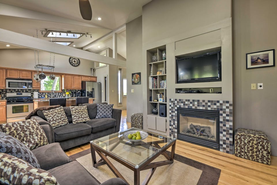 Serene Mountain Retreat w/ Patio & Mtn Views! House in Colorado