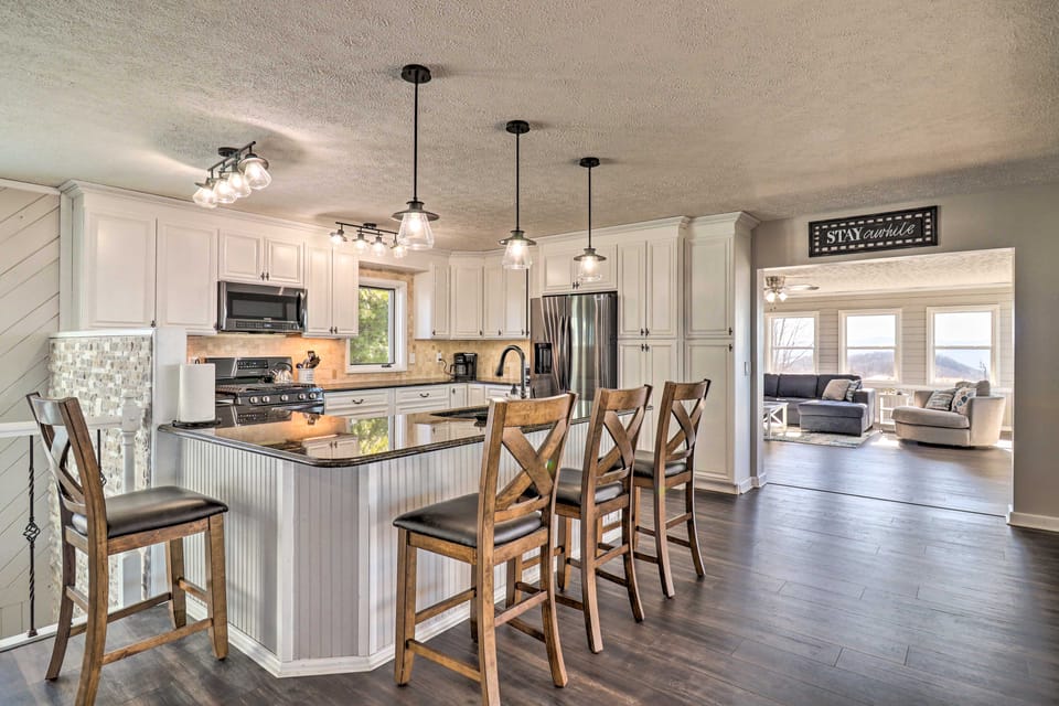 Near Hiking Trails: Luxe Canton Getaway w/ Grill House in Buncombe County