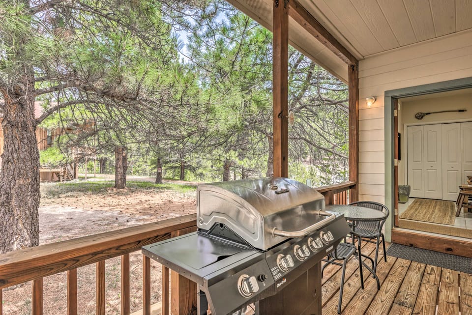 Charming Cloudcroft Cabin w/ Deck & Mtn Views House in New Mexico