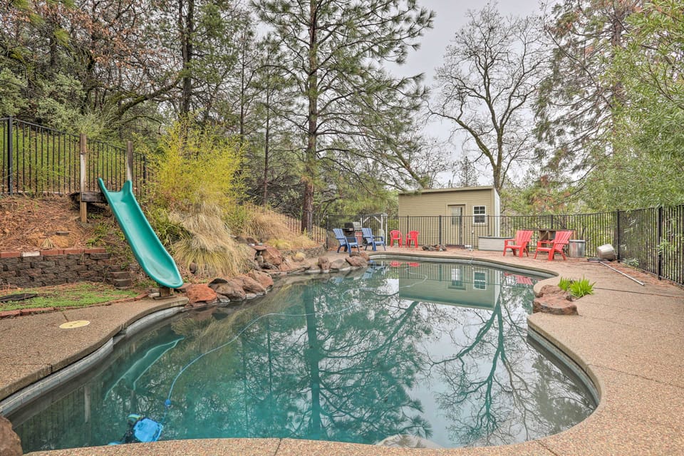 Family-Friendly 'Forest Cabin' w/ Hot Tub Apartment in Sierra Nevada
