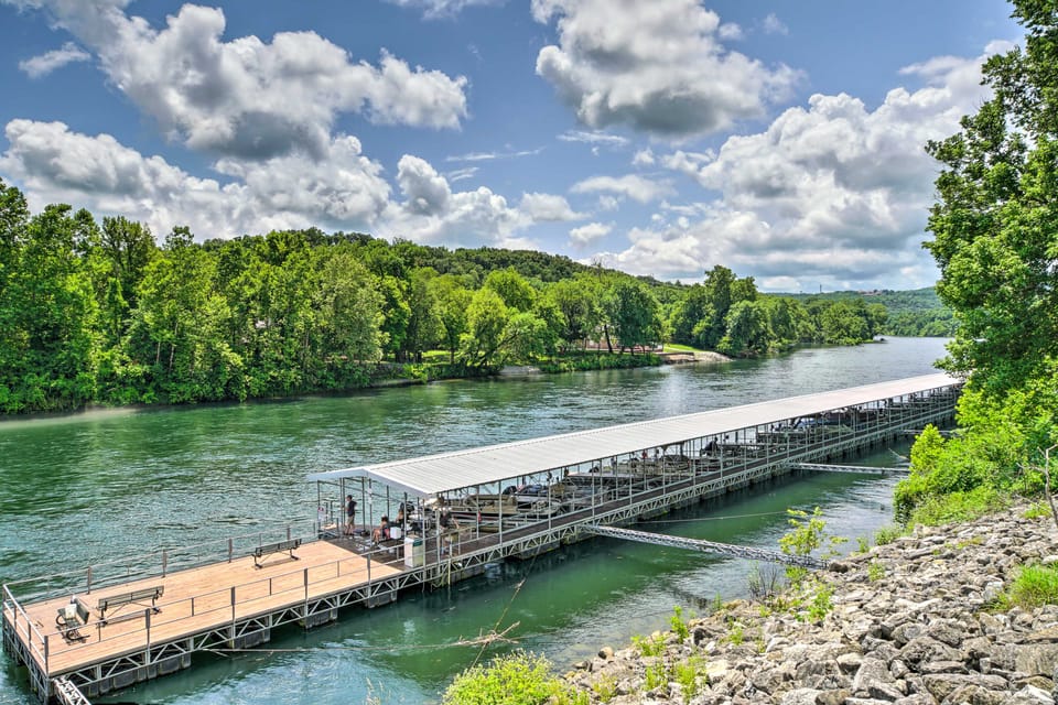 Marina Views & Cozy Sunroom: Condo in Branson! Apartment in Branson
