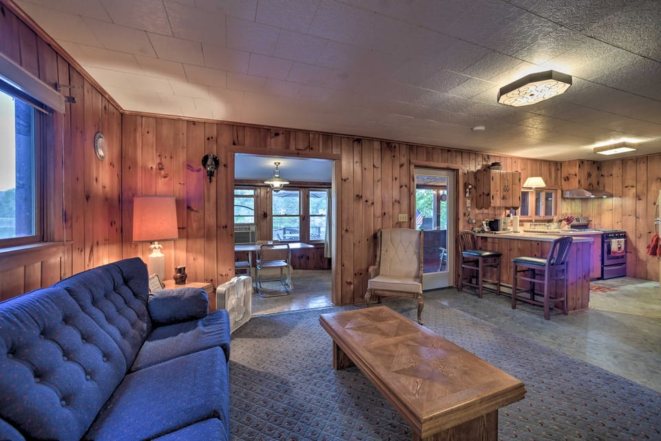 Riverfront Escape w/ Dock: 19 Mi to Saratoga! House in Corinth