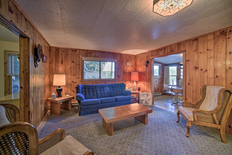 Riverfront Escape w/ Dock: 19 Mi to Saratoga! House in Corinth