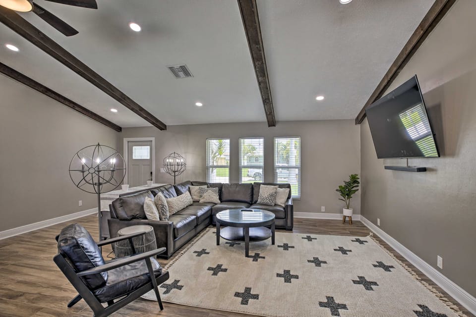 Canal-Front Cape Coral Home: Pool & Patio House in Cape Coral