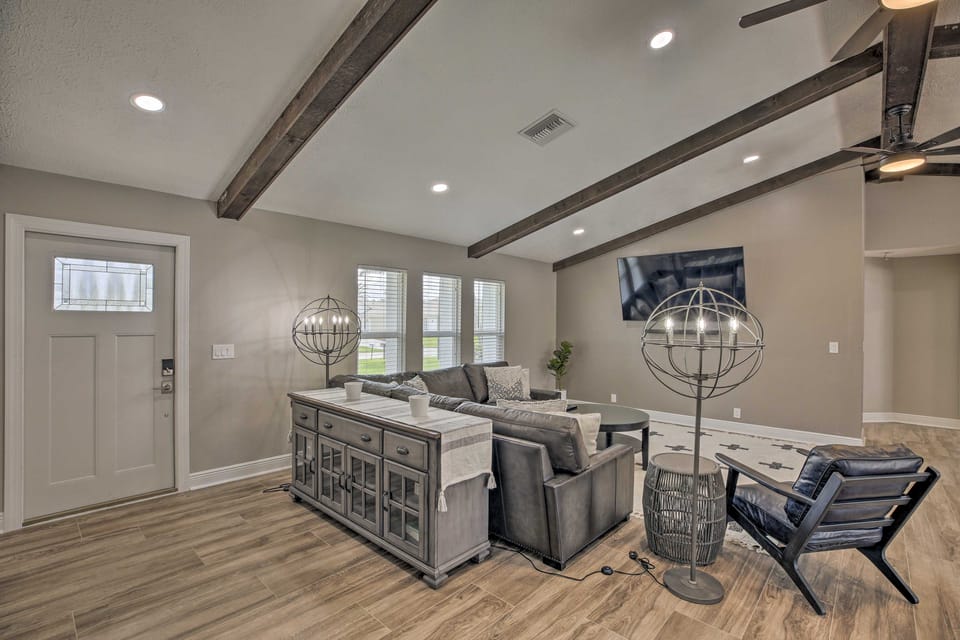 Canal-Front Cape Coral Home: Pool & Patio House in Cape Coral
