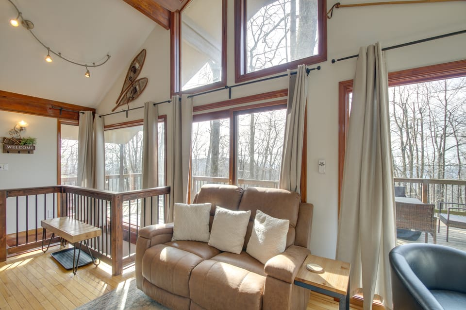 Cozy 'Hillside Hideaway' in Wintergreen Resort! House in Massies Mill