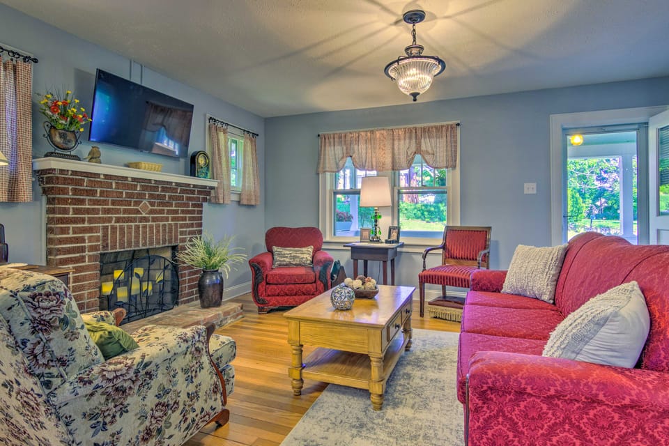 Restored Mars Hill Home on 1 Acre: Walk to Town! House in Mars Hill