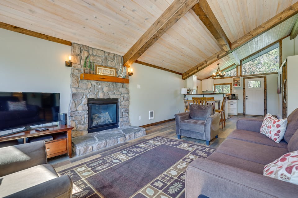 Donnelly Cabin w/ Fire Pit: 5 Mi to Boat & Ski! House in Valley County