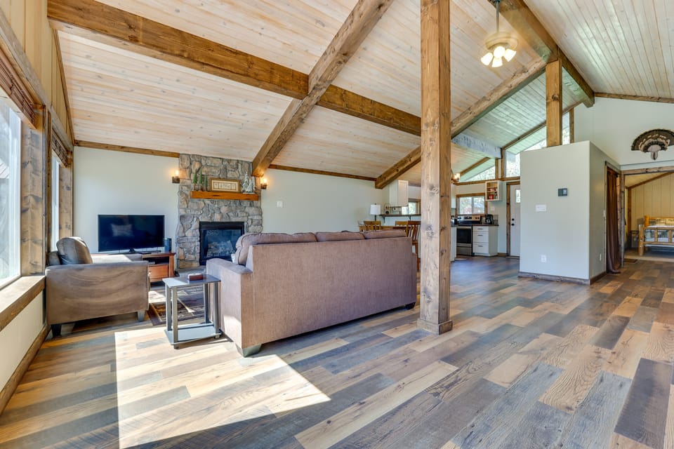 Donnelly Cabin w/ Fire Pit: 5 Mi to Boat & Ski! House in Valley County