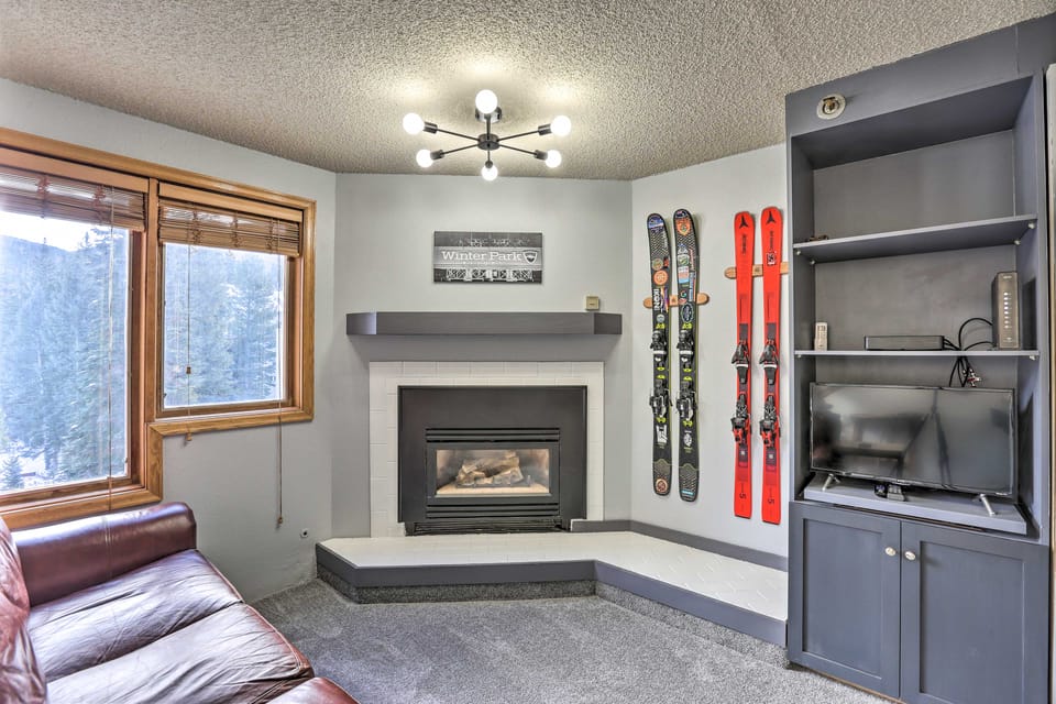 Cozy Ski-In/Out Winter Park Studio w/ Hot Tubs! Apartment in Winter Park