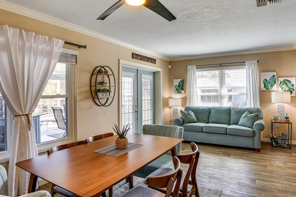 Waterfront Lake Placid Escape w/ Dock & Lanai House in Florida