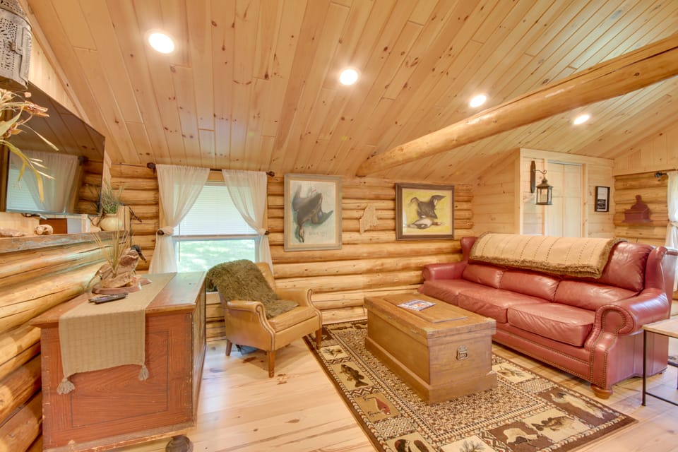 Trout Ponds & Sauna: Unique Log Cabin in Freedom House in Maine