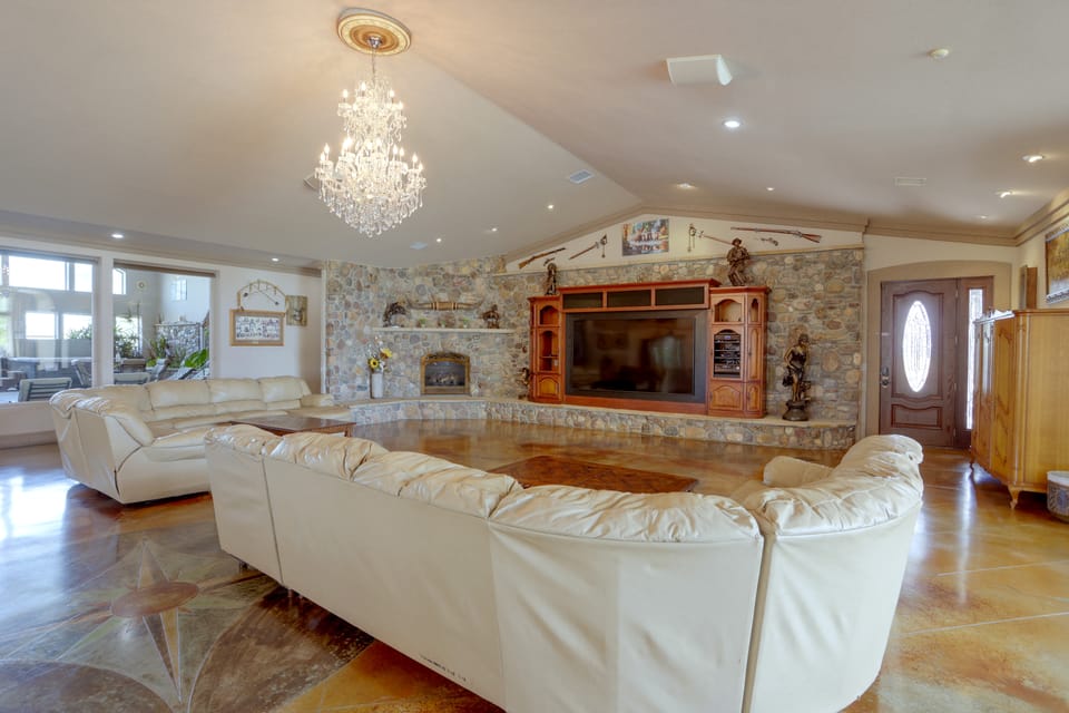 Flawless Durango Home w/ Theater + Pool Table House in La Plata County