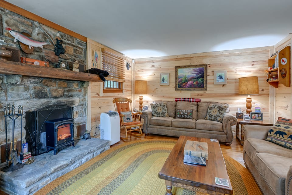 Fire Pit, Grill, & Views: Cashiers Getaway! House in Tennessee