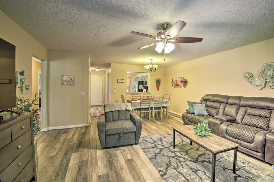 Furnished Deck & Grill: Hot Springs House Apartment in Garland County