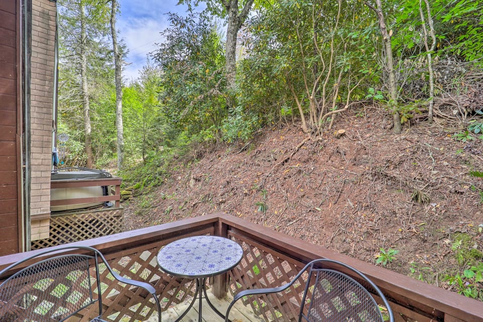 Cozy Sugar Mountain Retreat w/ Deck & Fireplace! Apartment in Sugar Mountain
