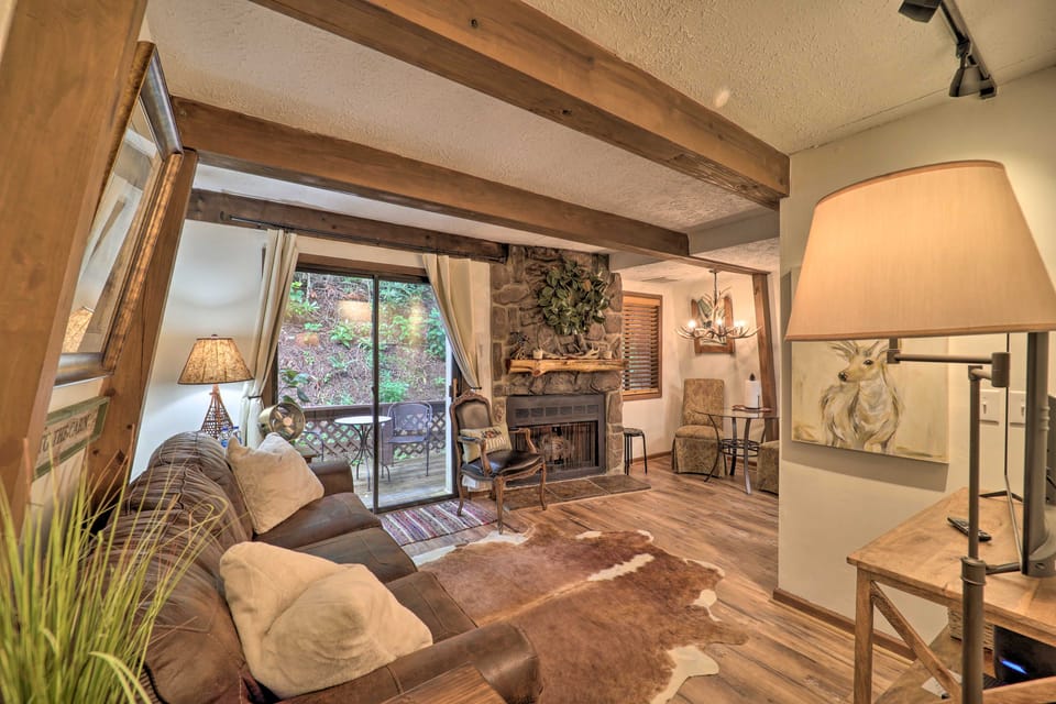 Cozy Sugar Mountain Retreat w/ Deck & Fireplace! Apartment in Sugar Mountain