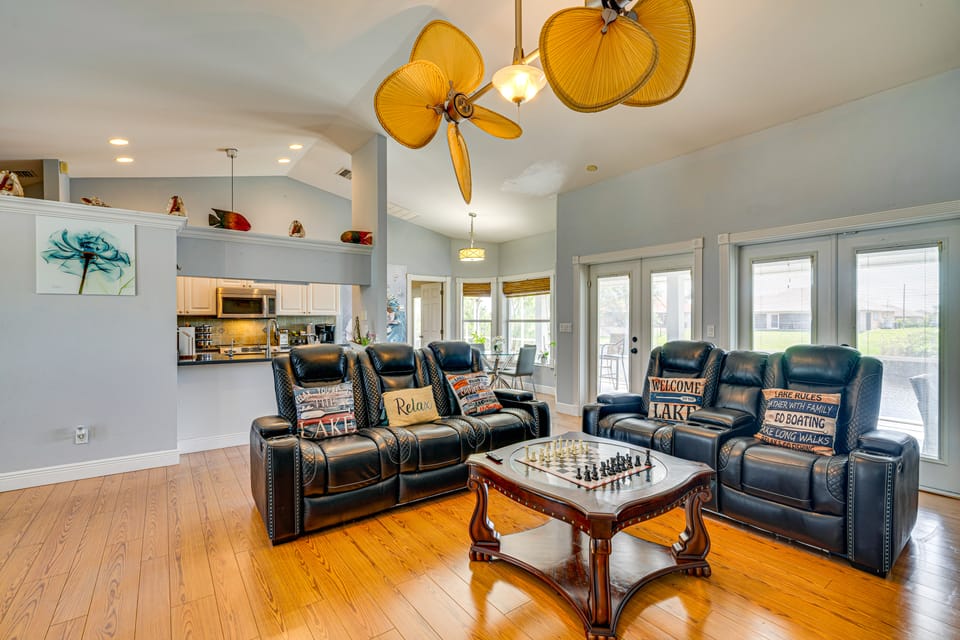 Paddle, Bike & Relax! Canal-Front Cape Coral Home House in Cape Coral