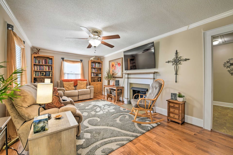 Belmont Retreat ~ 14 Mi to Dtwn Charlotte! House in Belmont