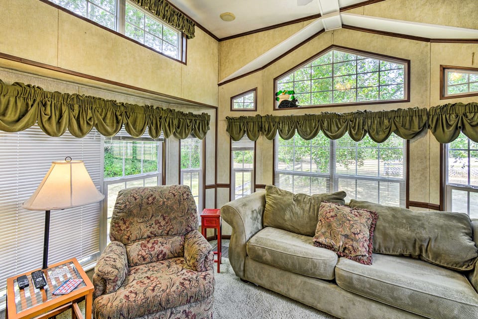 Cozy Gig Harbor Cottage ~  2 Mi to Case Inlet! Cottage in Hood Canal