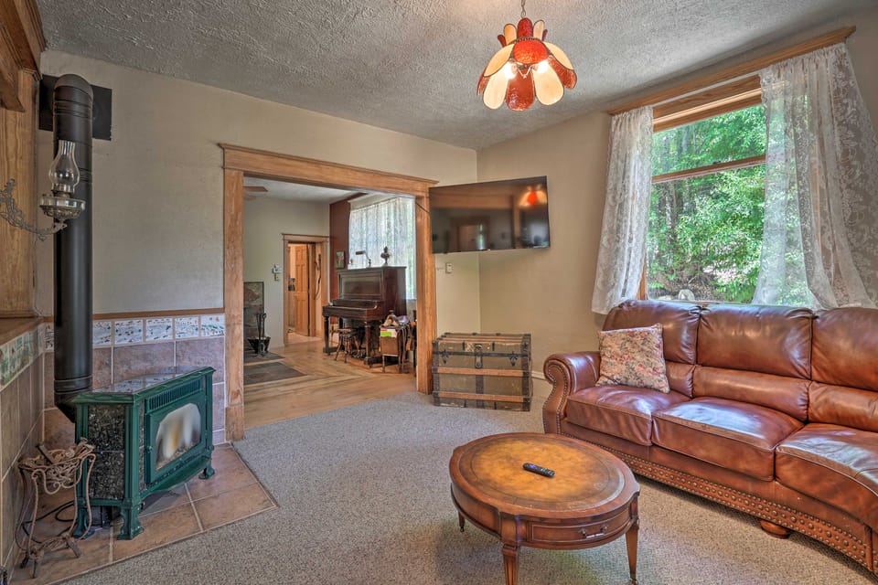 Cotopaxi Escape w/ Game Room on Arkansas River! House in Colorado