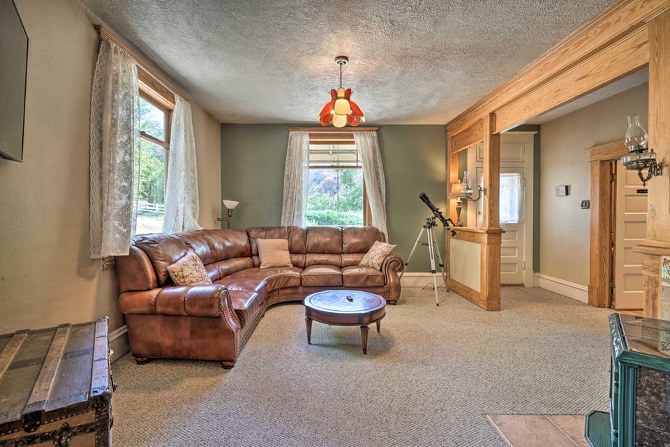 Cotopaxi Escape w/ Game Room on Arkansas River! House in Colorado