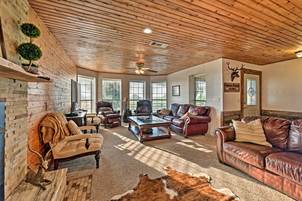 Charming Hamilton Farmhouse w/ Country Views! House in Texas