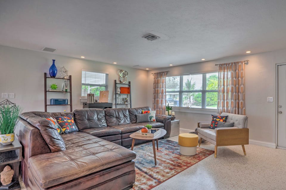 Colorful Fort Myers Home w/ Sunroom & Patio! House in Fort Myers
